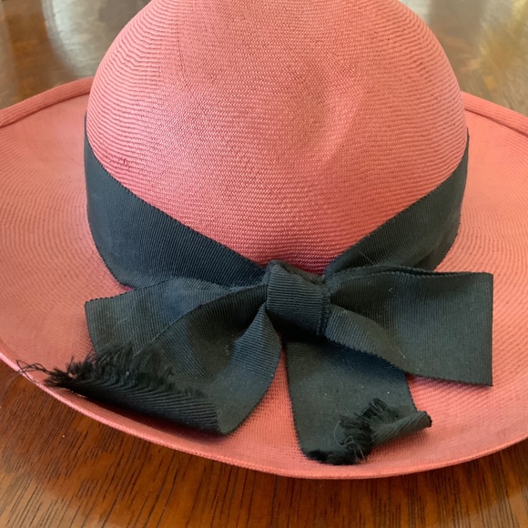VINTAGE AUTHENTIC CHANEL PINK SALMON BRIMMED BLACK RIBBON BOW HAT - Picture 3 of 11